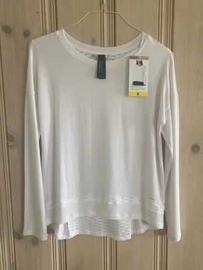 NWT Mondetta White Long-Sleeve Activewear Crewneck Top